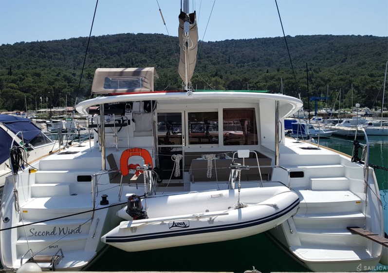 Lagoon 400 S2 - Yacht Charter Sailica