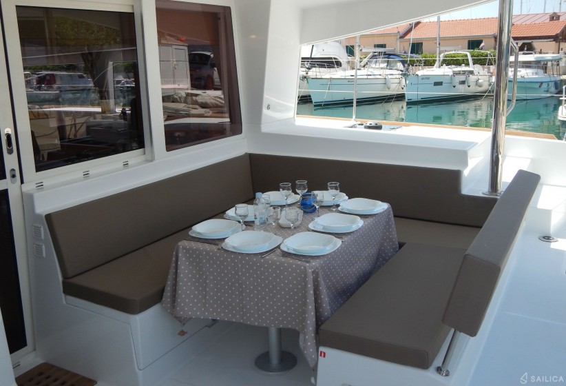 Lagoon 400 S2 - Yacht Charter Sailica