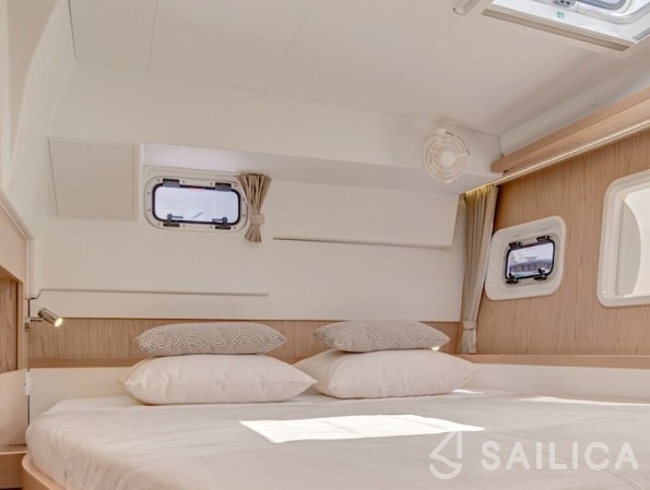 Lagoon 400 S2 - Yacht Charter Sailica