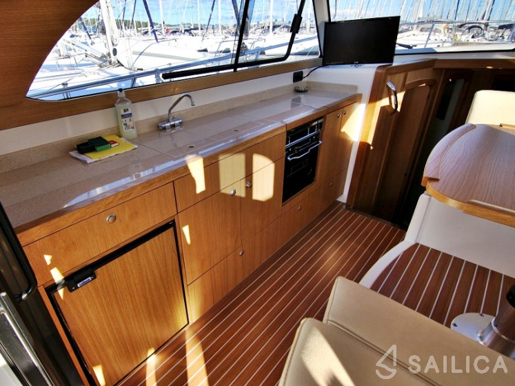 Adriana 36 - Yacht Charter Sailica