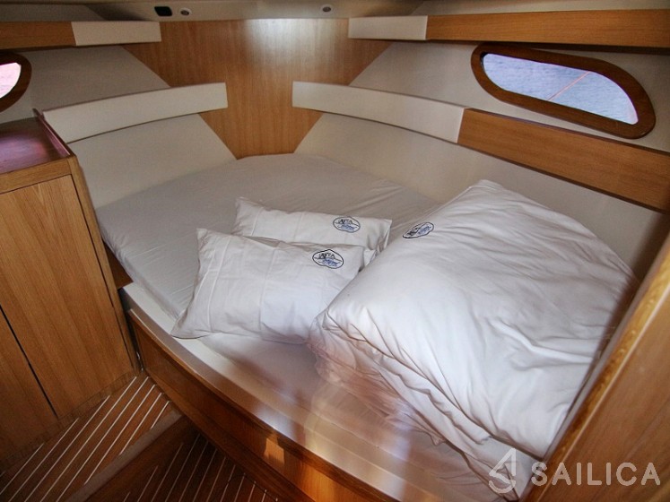 Adriana 36 - Yacht Charter Sailica