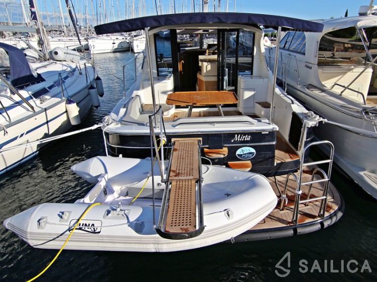 Adriana 36 - Yacht Charter Sailica