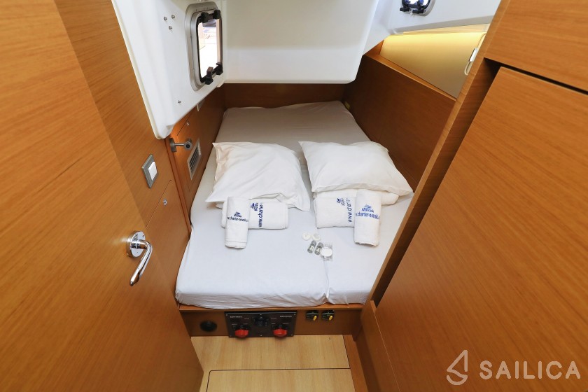 Sun Odyssey 410 - Yacht Charter Sailica