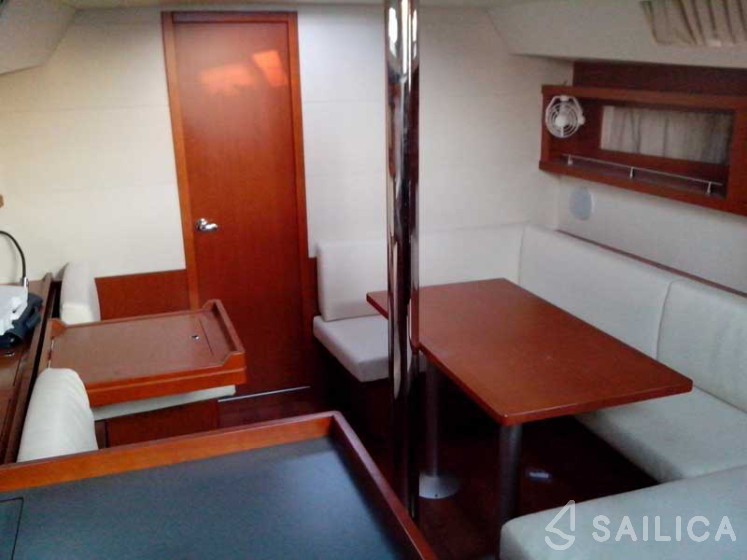 Oceanis 41 - Yacht Charter Sailica