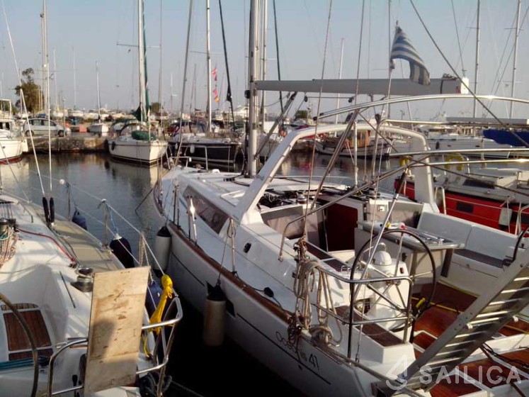 Oceanis 41 - Yacht Charter Sailica