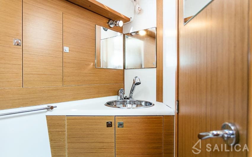 Sun Odyssey 49i - Yacht Charter Sailica