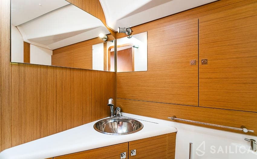 Sun Odyssey 49i - Yacht Charter Sailica