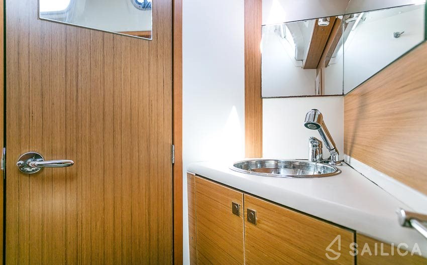 Sun Odyssey 49i - Yacht Charter Sailica