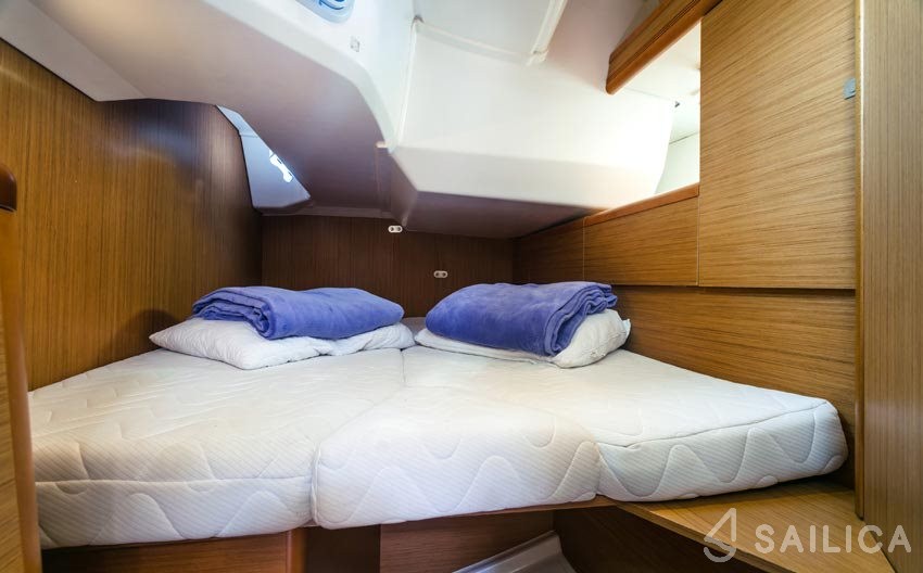 Sun Odyssey 49i - Yacht Charter Sailica