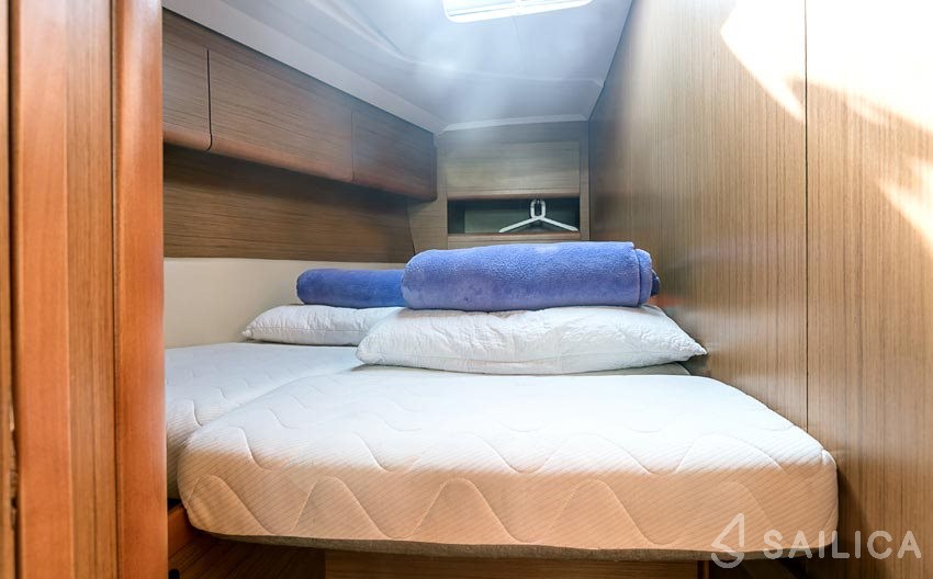 Sun Odyssey 49i - Yacht Charter Sailica