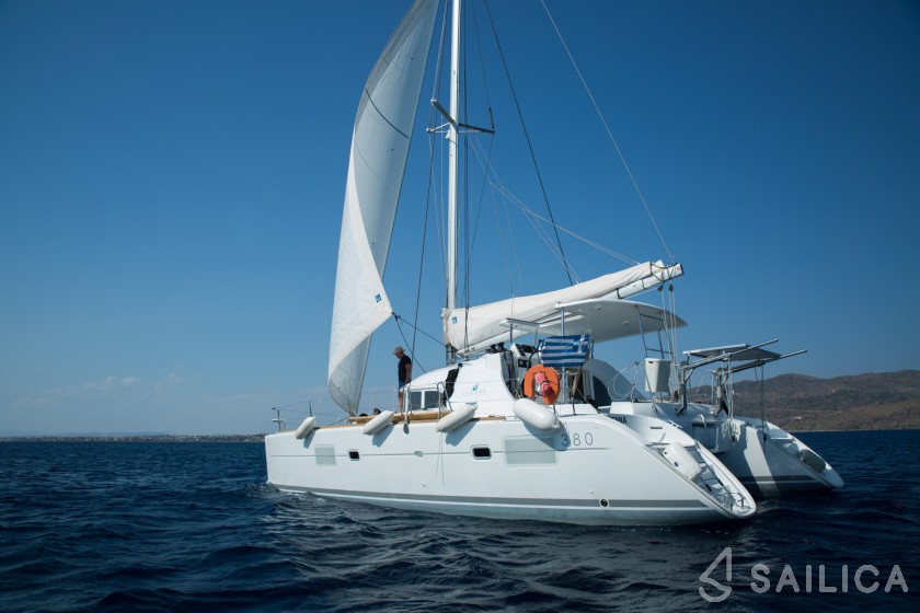 Lagoon 380 S2 - Yacht Charter Sailica