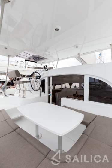 Lagoon 380 S2 - Yacht Charter Sailica