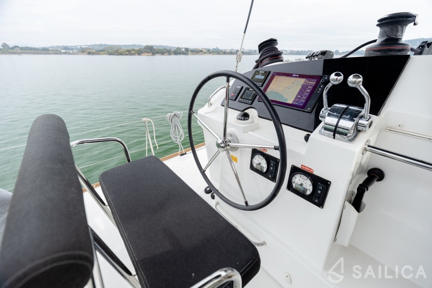 Lagoon 400 S2 - Yacht Charter Sailica