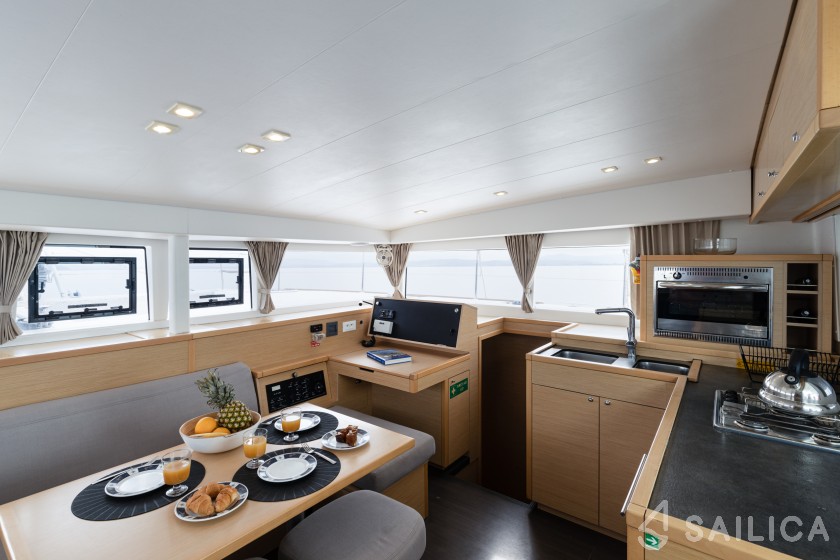 Lagoon 400 S2 - Yacht Charter Sailica