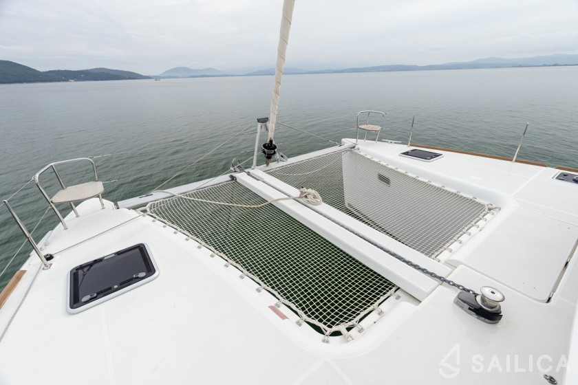 Lagoon 400 S2 - Yacht Charter Sailica