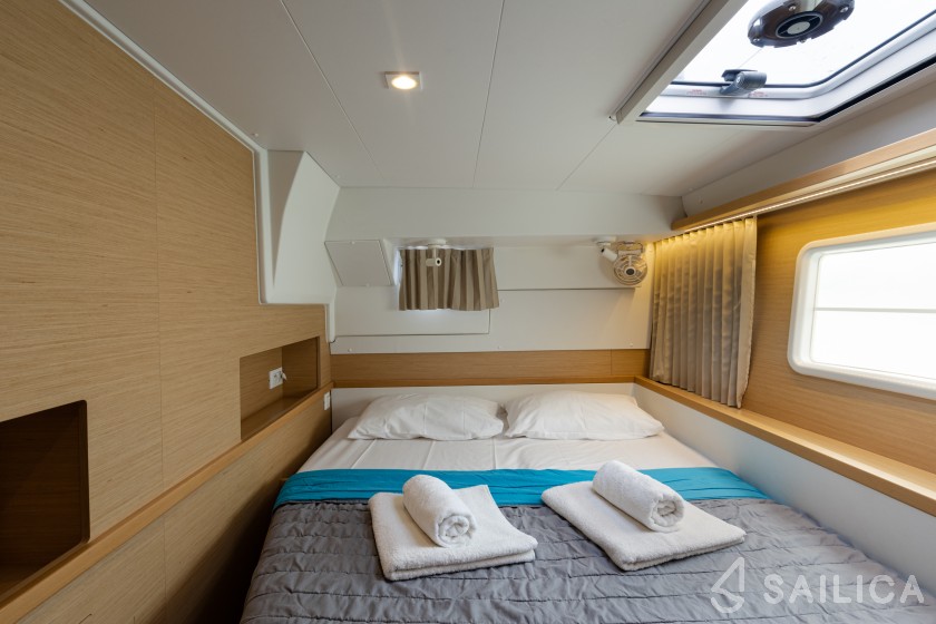 Lagoon 400 S2 - Yacht Charter Sailica