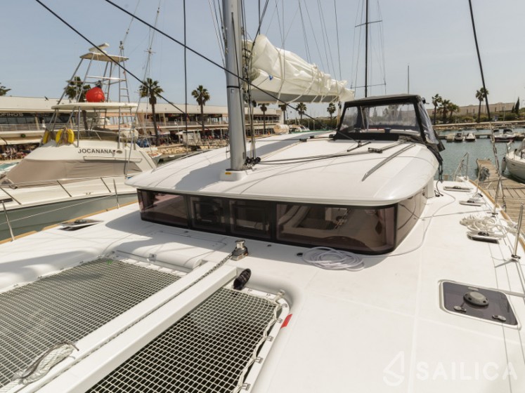 Lagoon 400 S2 - Yacht Charter Sailica