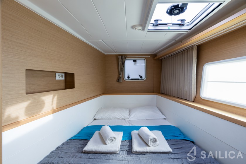 Lagoon 400 S2 - Yacht Charter Sailica