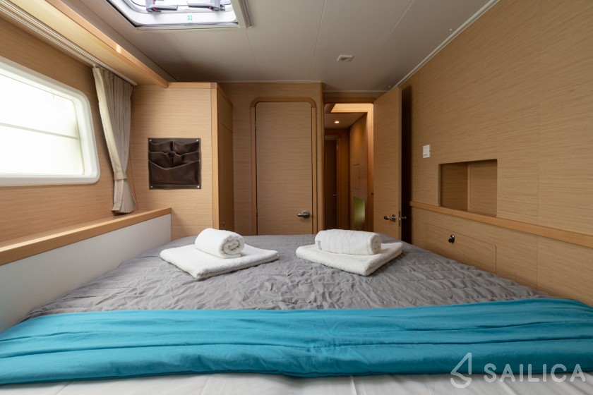 Lagoon 400 S2 - Yacht Charter Sailica