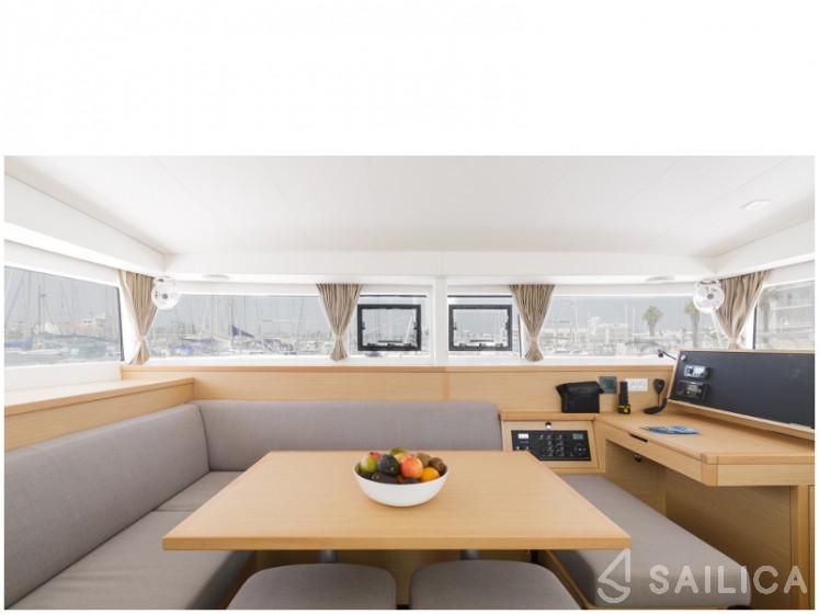 Lagoon 400 S2 - Yacht Charter Sailica