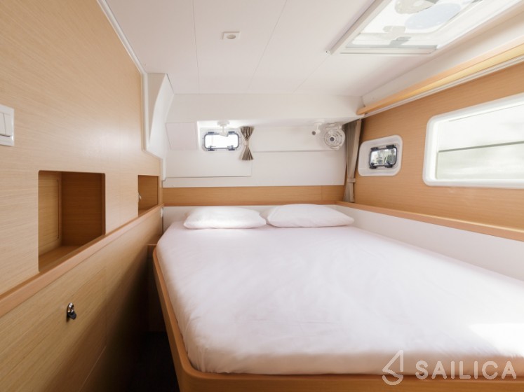 Lagoon 400 S2 - Yacht Charter Sailica