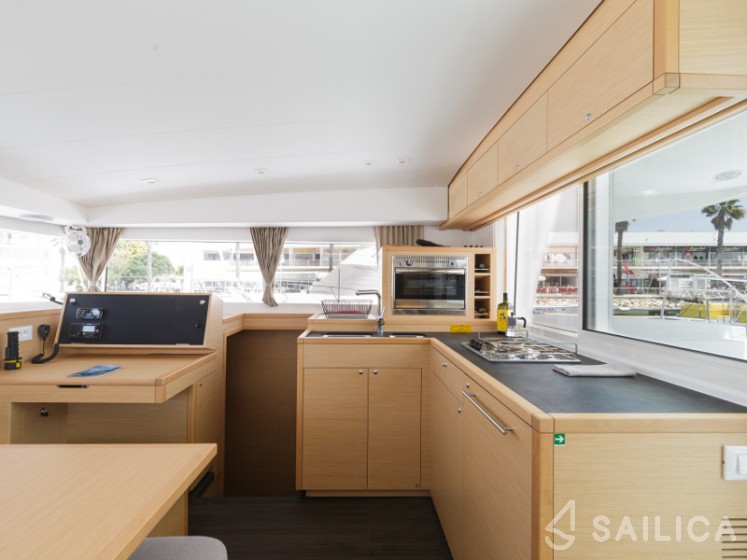 Lagoon 400 S2 - Yacht Charter Sailica