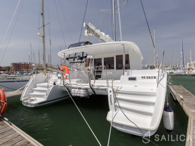 Lagoon 400 S2 - Yacht Charter Sailica