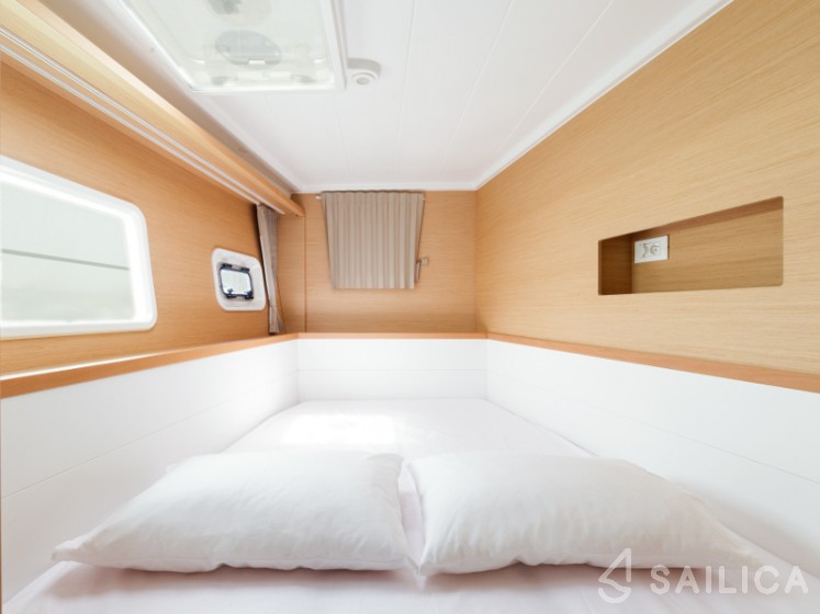 Lagoon 400 S2 - Yacht Charter Sailica