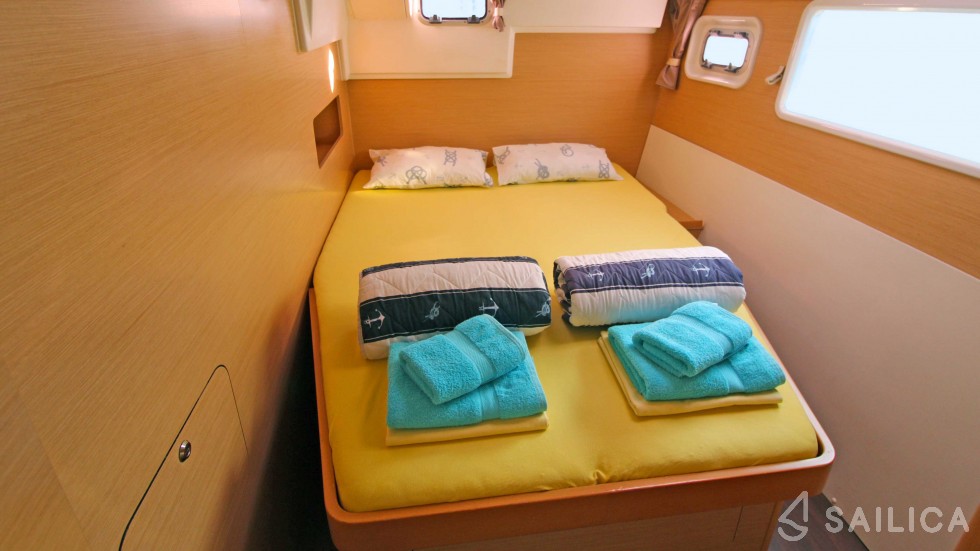 Lagoon 400 - Yacht Charter Sailica