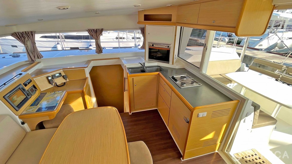 Lagoon 400 - Yacht Charter Sailica