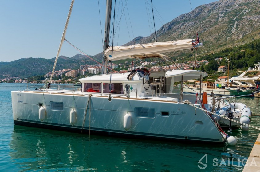Lagoon 400 - Yacht Charter Sailica