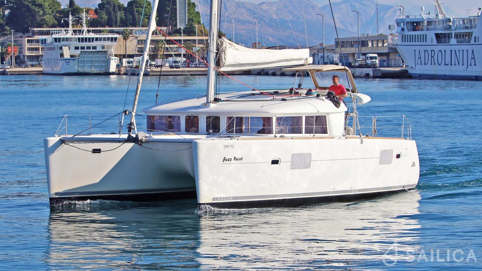 Lagoon 400 - Yacht Charter Sailica