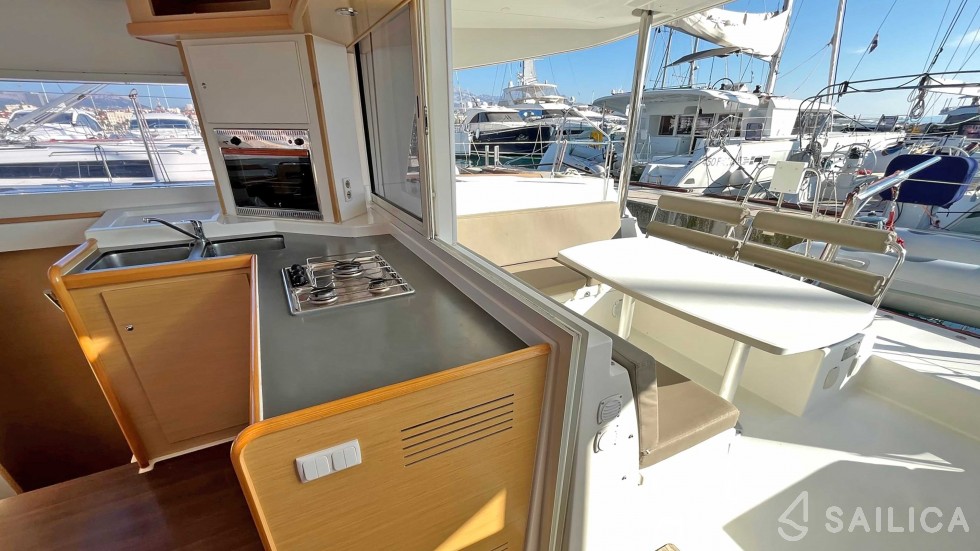Lagoon 400 - Yacht Charter Sailica