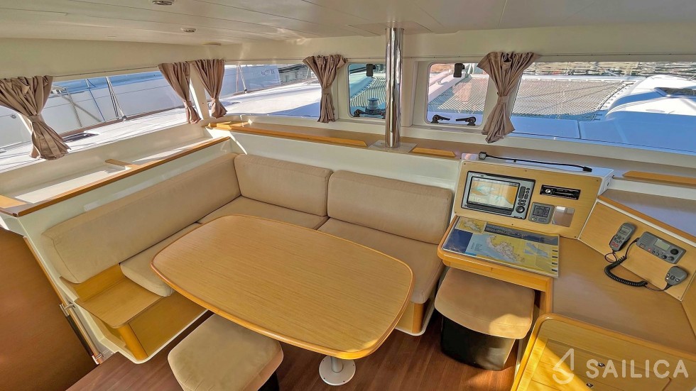 Lagoon 400 - Yacht Charter Sailica
