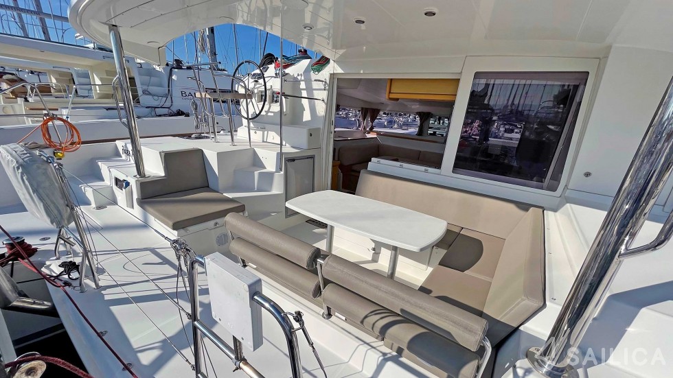 Lagoon 400 - Yacht Charter Sailica