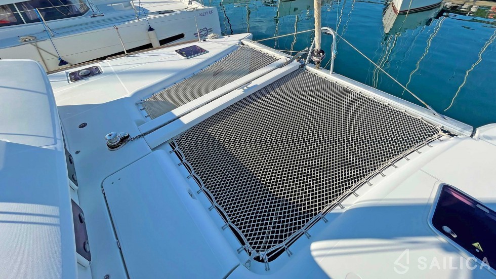 Lagoon 400 - Yacht Charter Sailica
