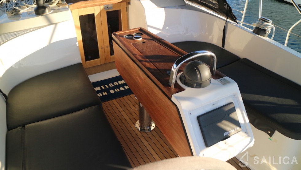 Bavaria 37 Cruiser - Yacht Charter Sailica