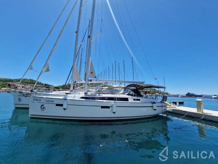 Bavaria 37 Cruiser - Yacht Charter Sailica