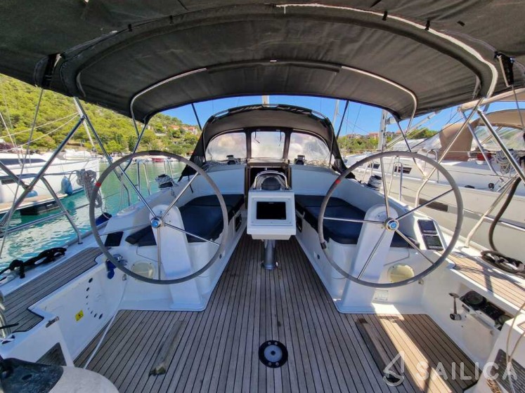 Bavaria 37 Cruiser - Yacht Charter Sailica