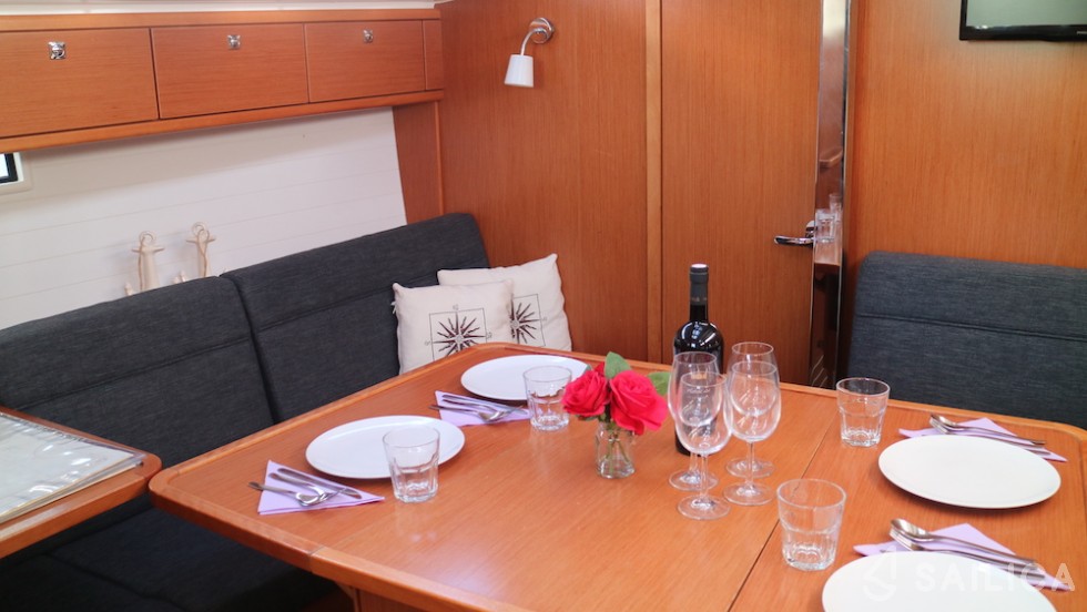 Bavaria 37 Cruiser - Yacht Charter Sailica