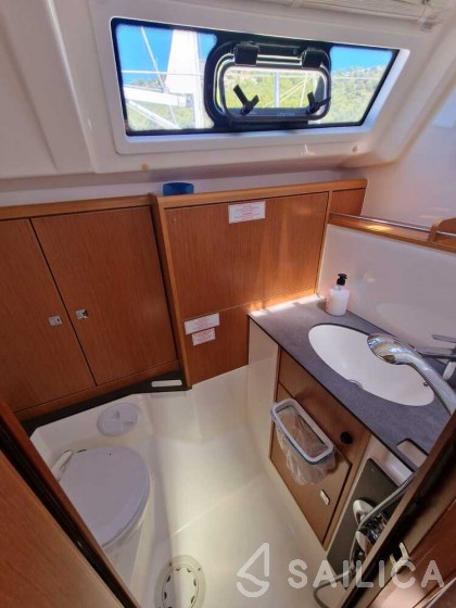 Bavaria 37 Cruiser - Yacht Charter Sailica