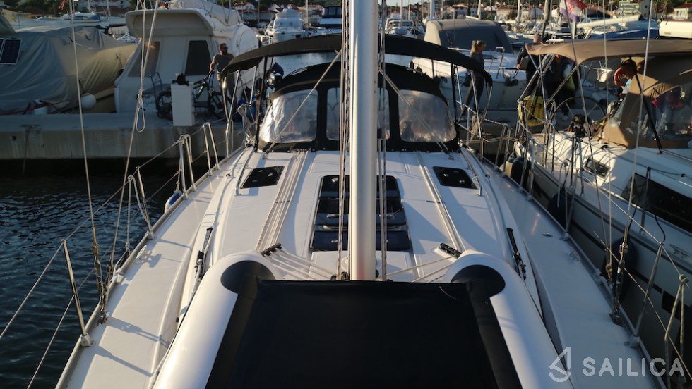 Bavaria 37 Cruiser - Yacht Charter Sailica