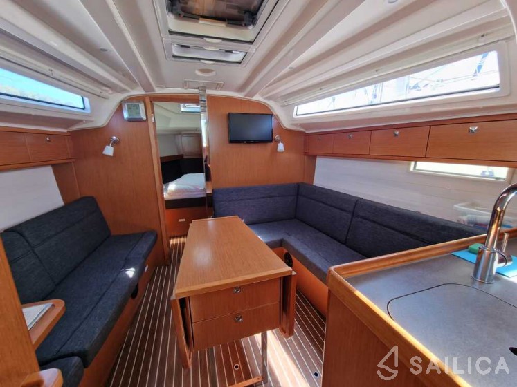 Bavaria 37 Cruiser - Yacht Charter Sailica