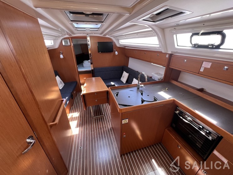 Bavaria 37 Cruiser - Yacht Charter Sailica