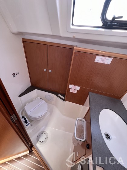 Bavaria 37 Cruiser - Yacht Charter Sailica