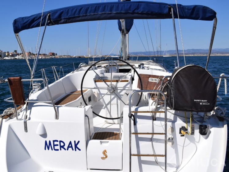 Oceanis 411 - Yacht Charter Sailica