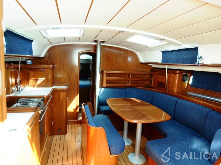 Oceanis 411 - Yacht Charter Sailica