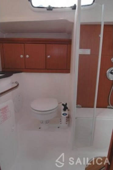 Bavaria 43 Cruiser - Yacht Charter Sailica
