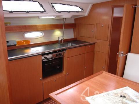 Bavaria 43 Cruiser - Yacht Charter Sailica