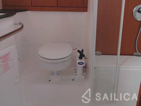 Bavaria 43 Cruiser - Yacht Charter Sailica